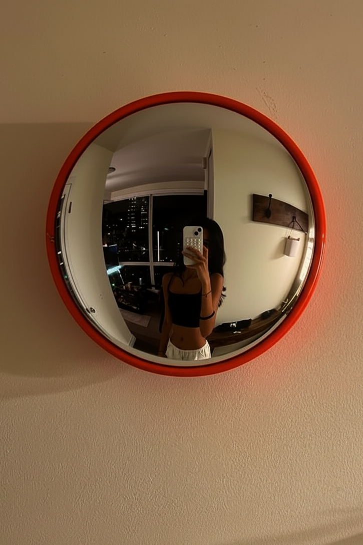 Wide-Angle Aesthetic Mirror