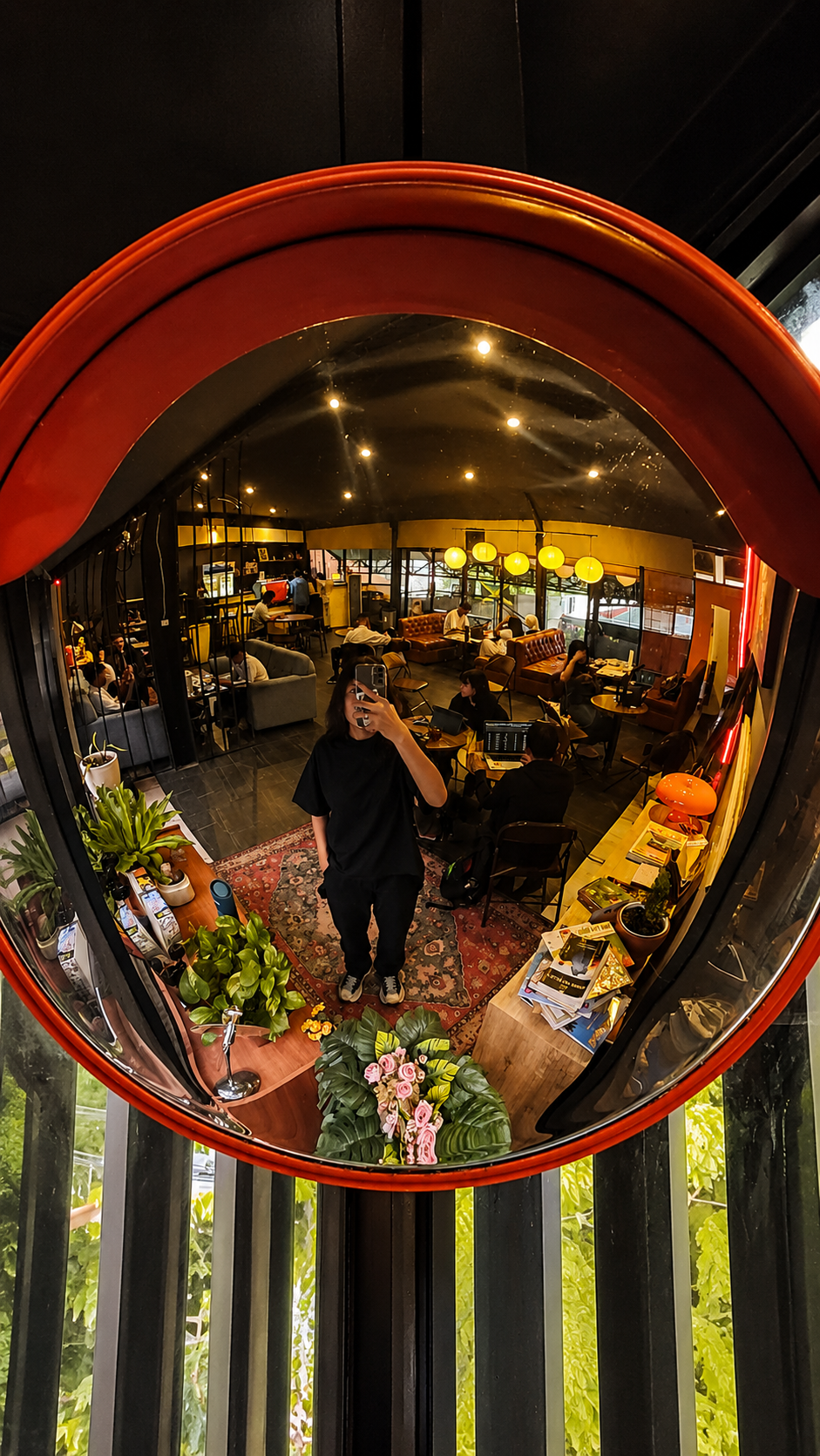 Wide-Angle Aesthetic Mirror